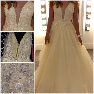 NEW Elegant Butter Yellow Gown with 3D Floral and Crystal Embellishments